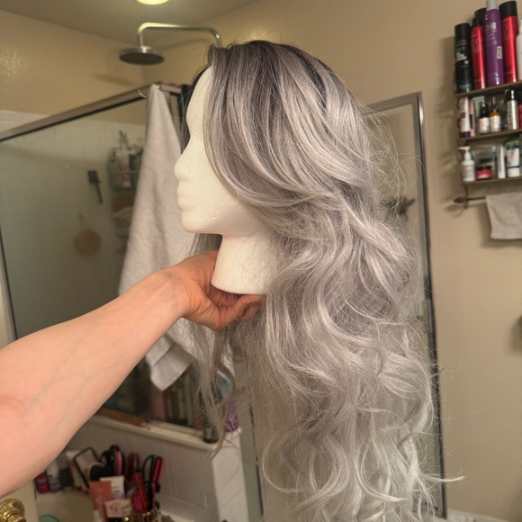 Elegant Gray Ombre Synthetic Wig - Picture 5 of 9